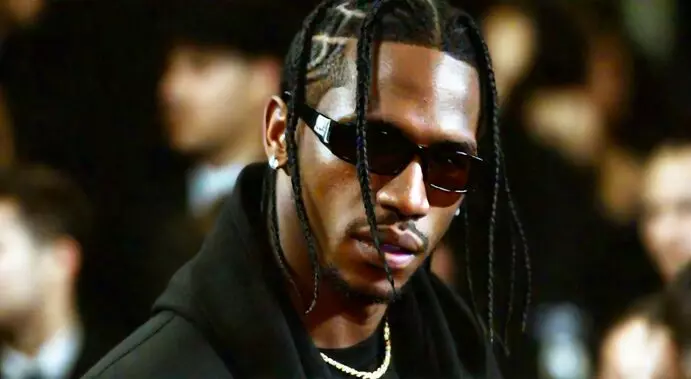 Guai per Travis Scott arrestato ubriaco a Parigi dopo lite