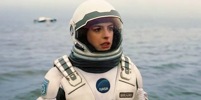 Mister Movie | Dopo Interstellar, Anne Hathaway in Flowervale Street ma Cambia la Data di Uscita